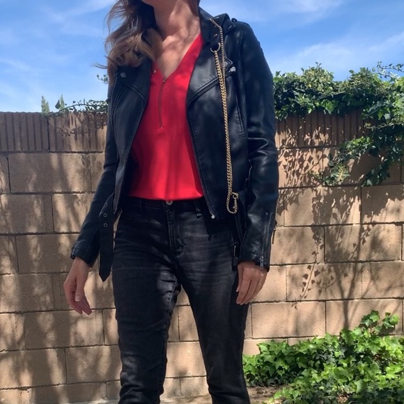 Bold red tank. - Picture 2 of 6